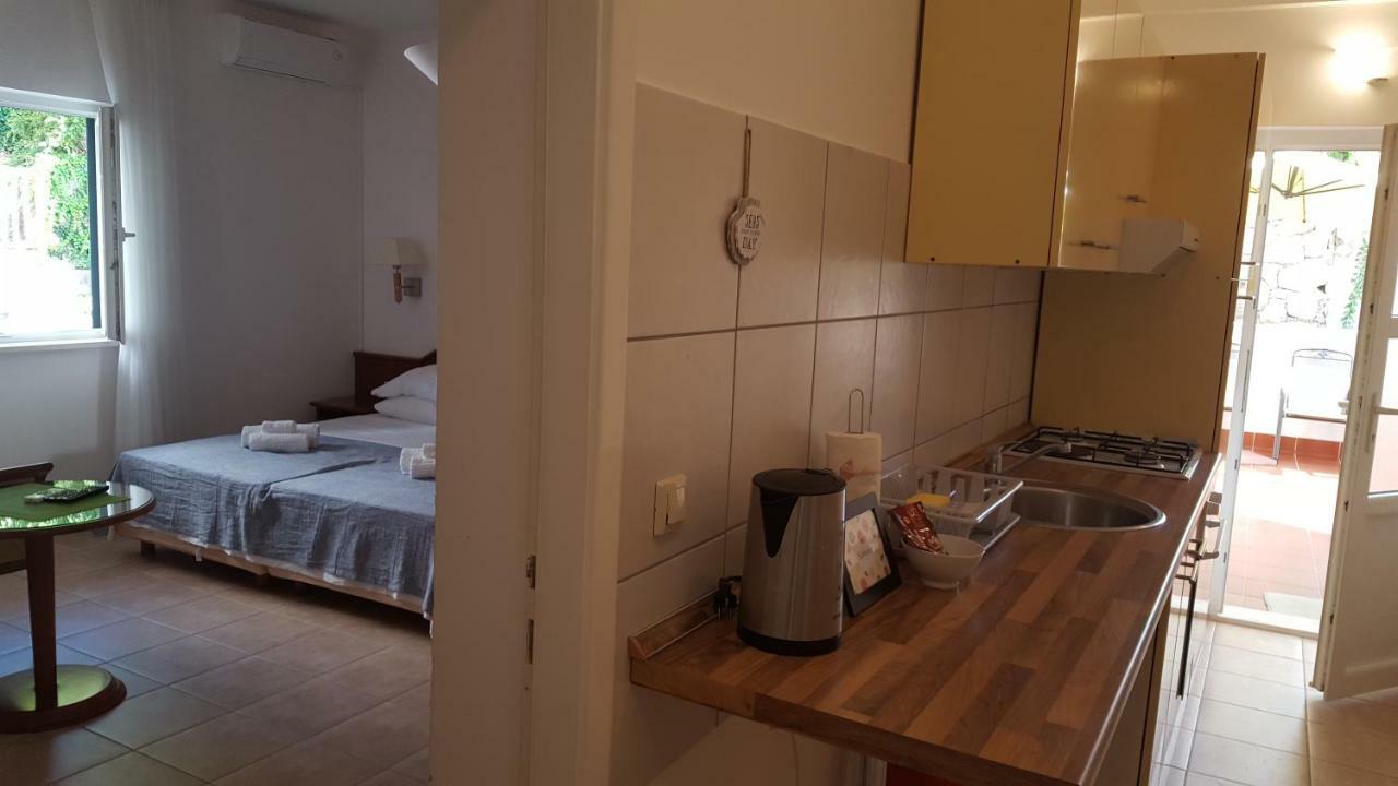 Guest House Sol Кавтат Екстериор снимка